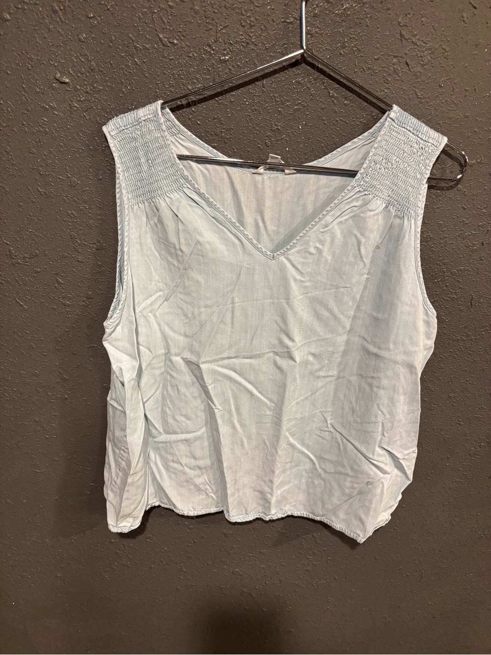 Women’s Time & True Light Blue Sleeveless V-Neck Smocked Shoulder Top